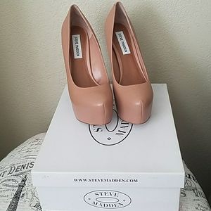 Steve Madden De Javu pumps (size 8)